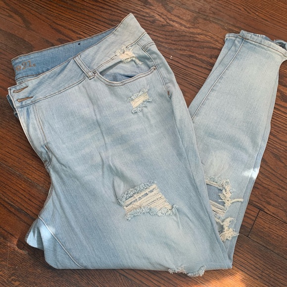 Rue21 Denim - Rue21 Distressed Mid-Rise Jegging, size 24.
